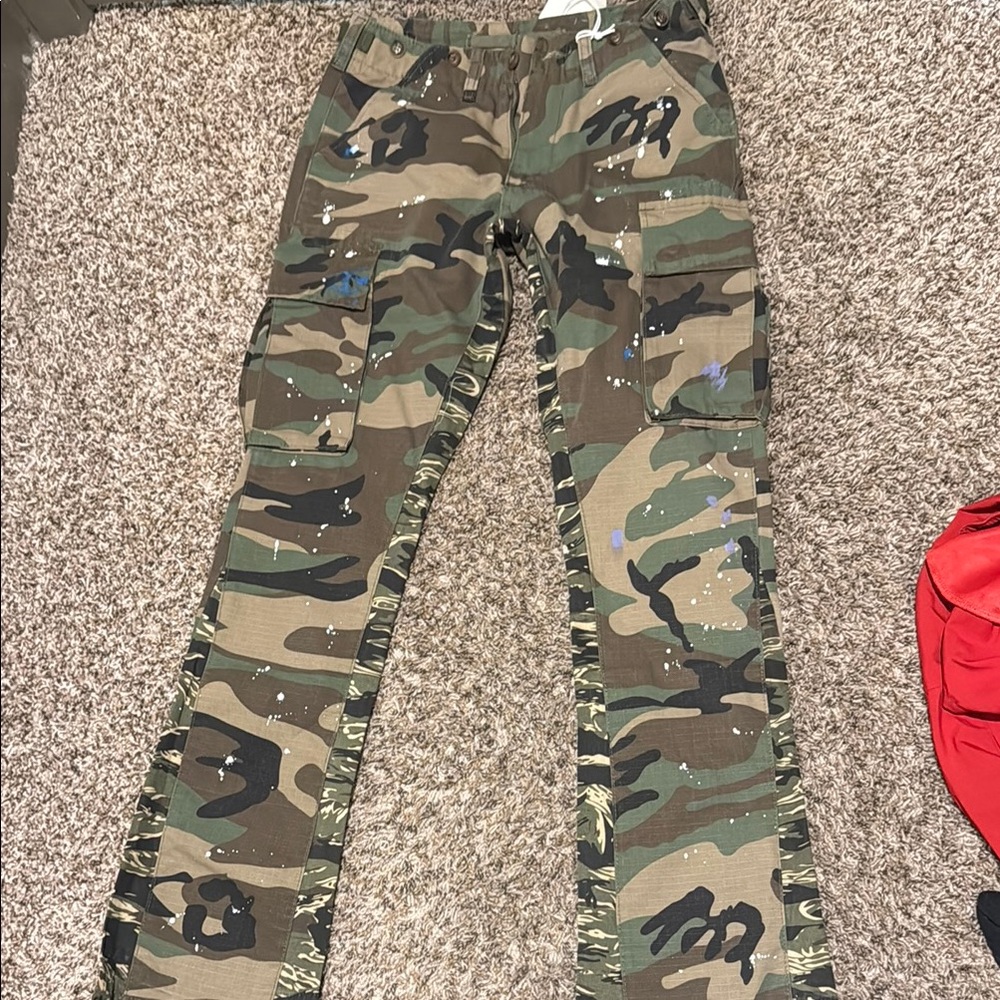 MNML Camouflage Cargo Pants